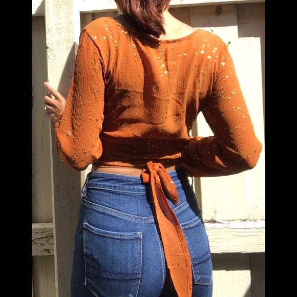 “Mara” Knot-Tie Crop Top - Picture 3 of 3